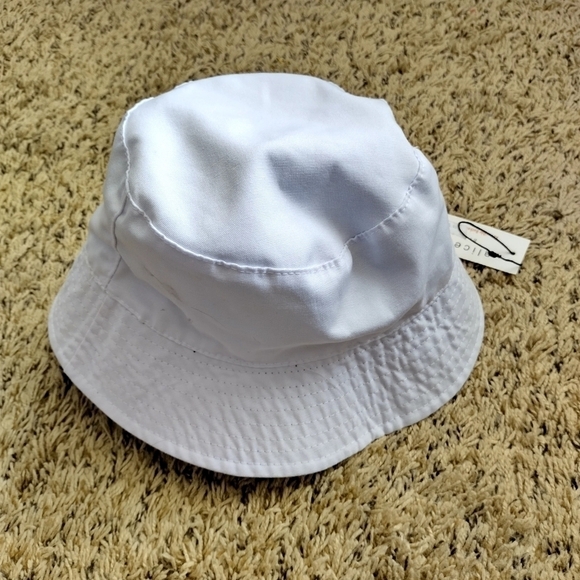 NWT Alice + Olivia Daisy Cap Reversible Bucket Cap White OS Floral Sun Cap - Picture 9 of 9